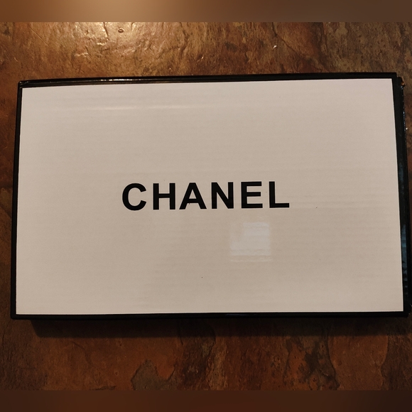 CHANEL Sleek Black Hand Mirror - Picture 5 of 6